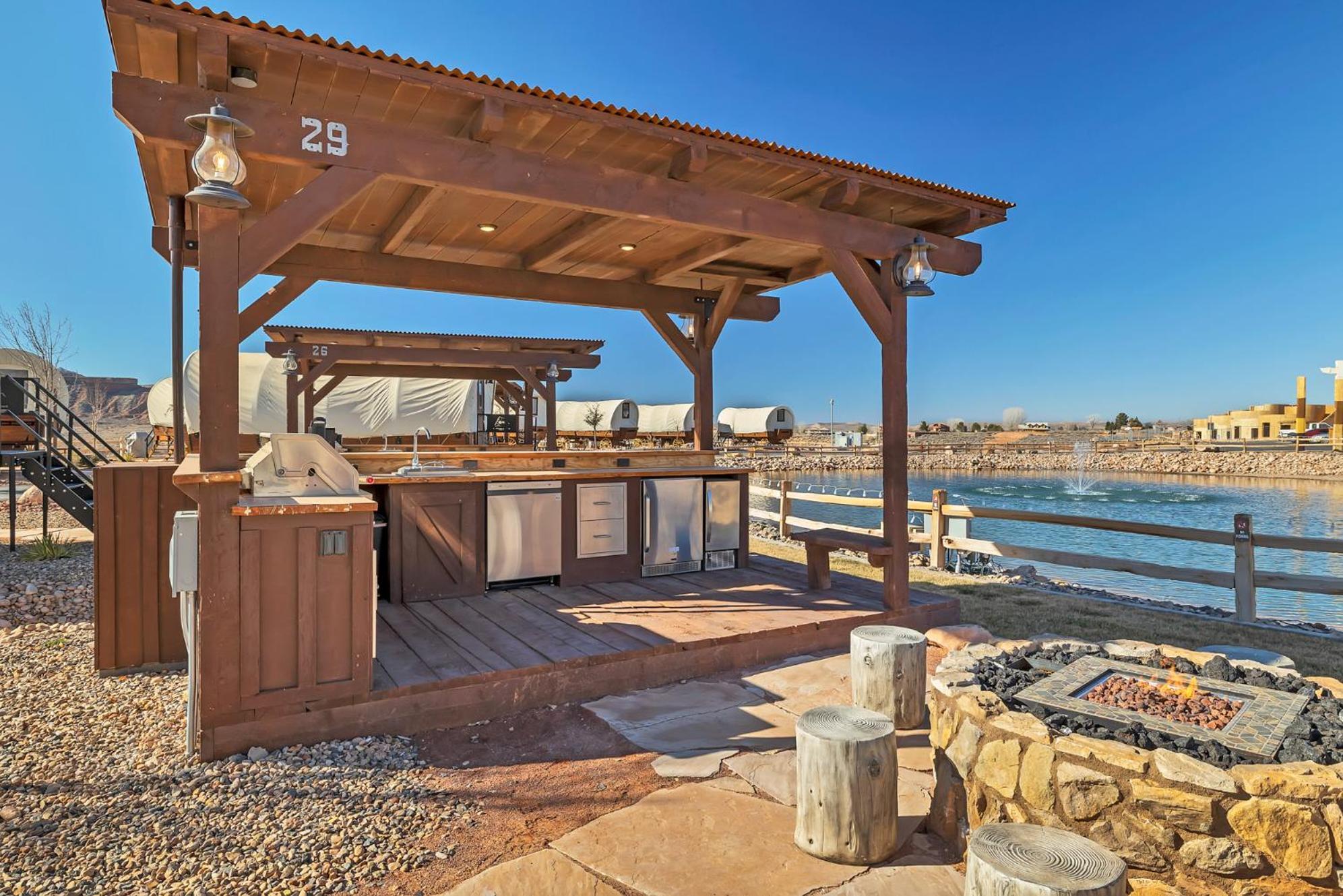 Zion White Bison Glamping & Rv Resort Virgin Exterior photo
