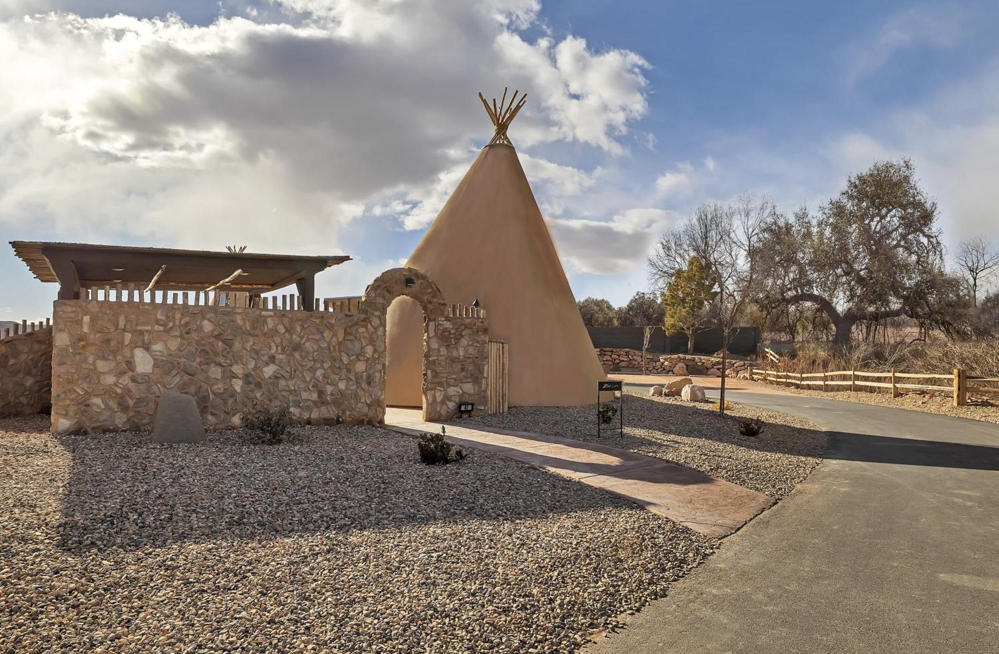 Zion White Bison Glamping & Rv Resort Virgin Exterior photo
