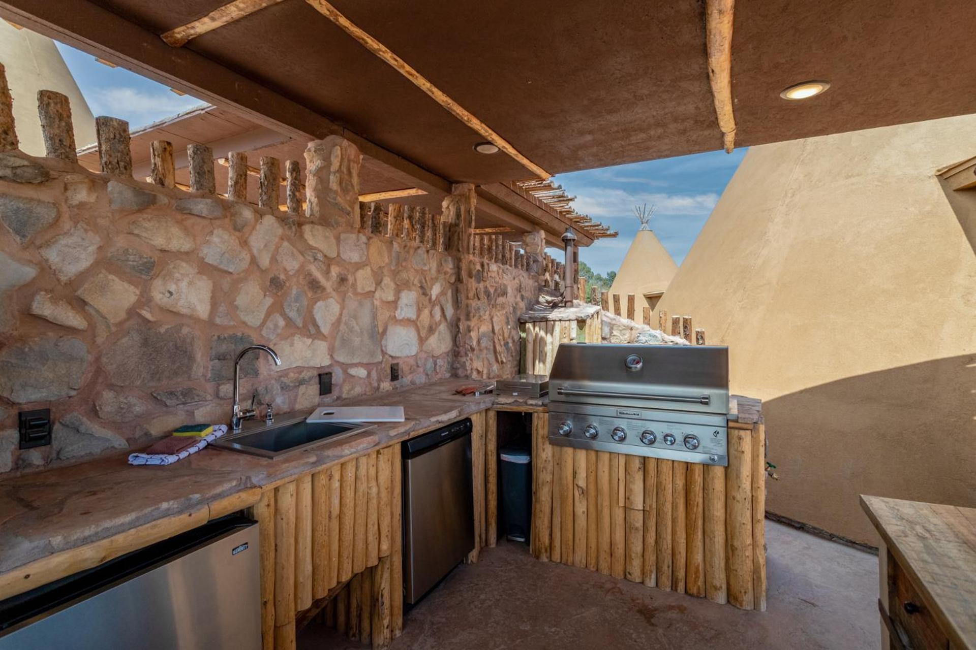 Zion White Bison Glamping & Rv Resort Virgin Exterior photo