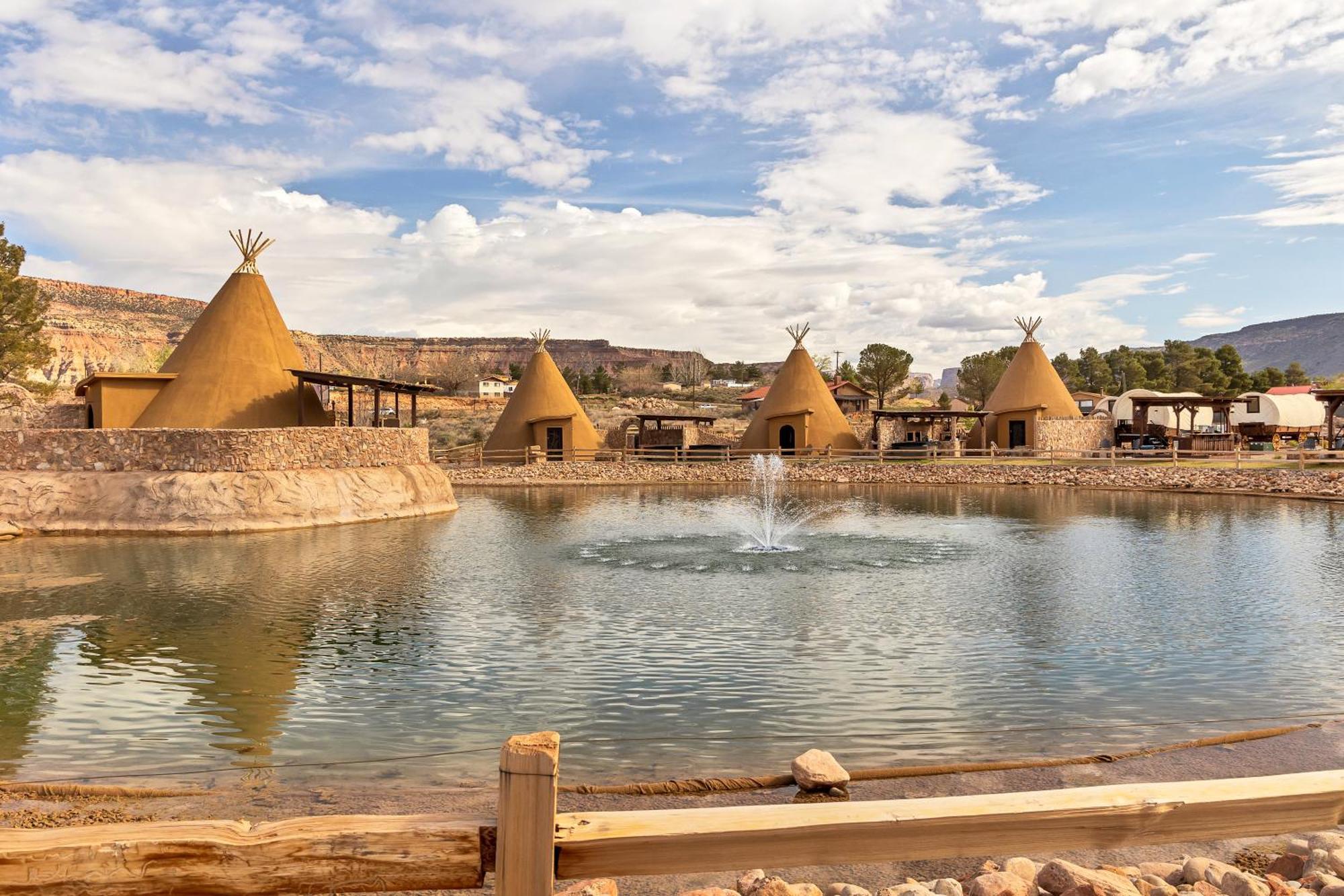 Zion White Bison Glamping & Rv Resort Virgin Exterior photo