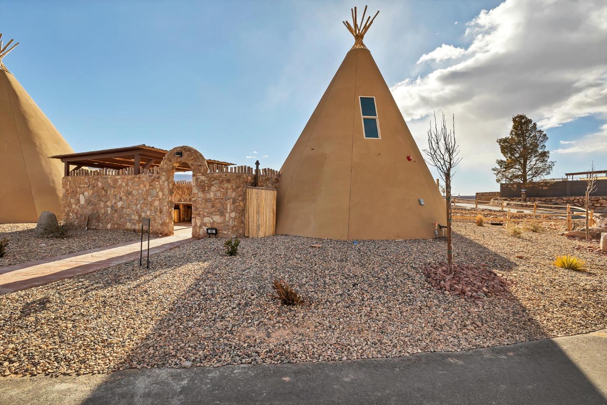 Zion White Bison Glamping & Rv Resort Virgin Exterior photo
